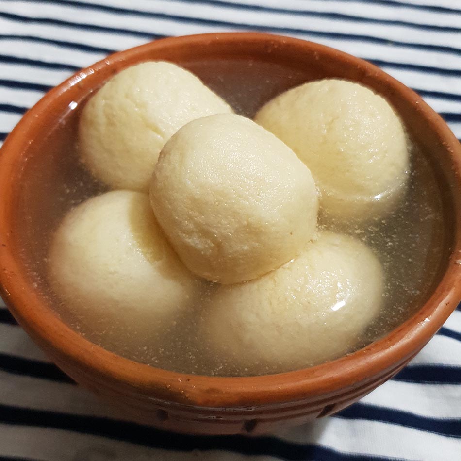 Homemade Traditional Bengali Rosogolla